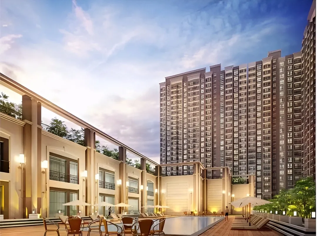 Sky Lounges & Balcony Decks
